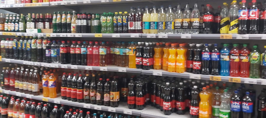 сладкие напитки в магазине